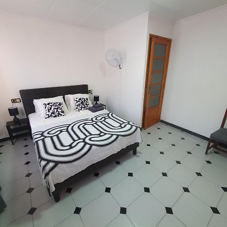 Spacious Home For A Large Group Or Family กูลเญรา ภายนอก รูปภาพ