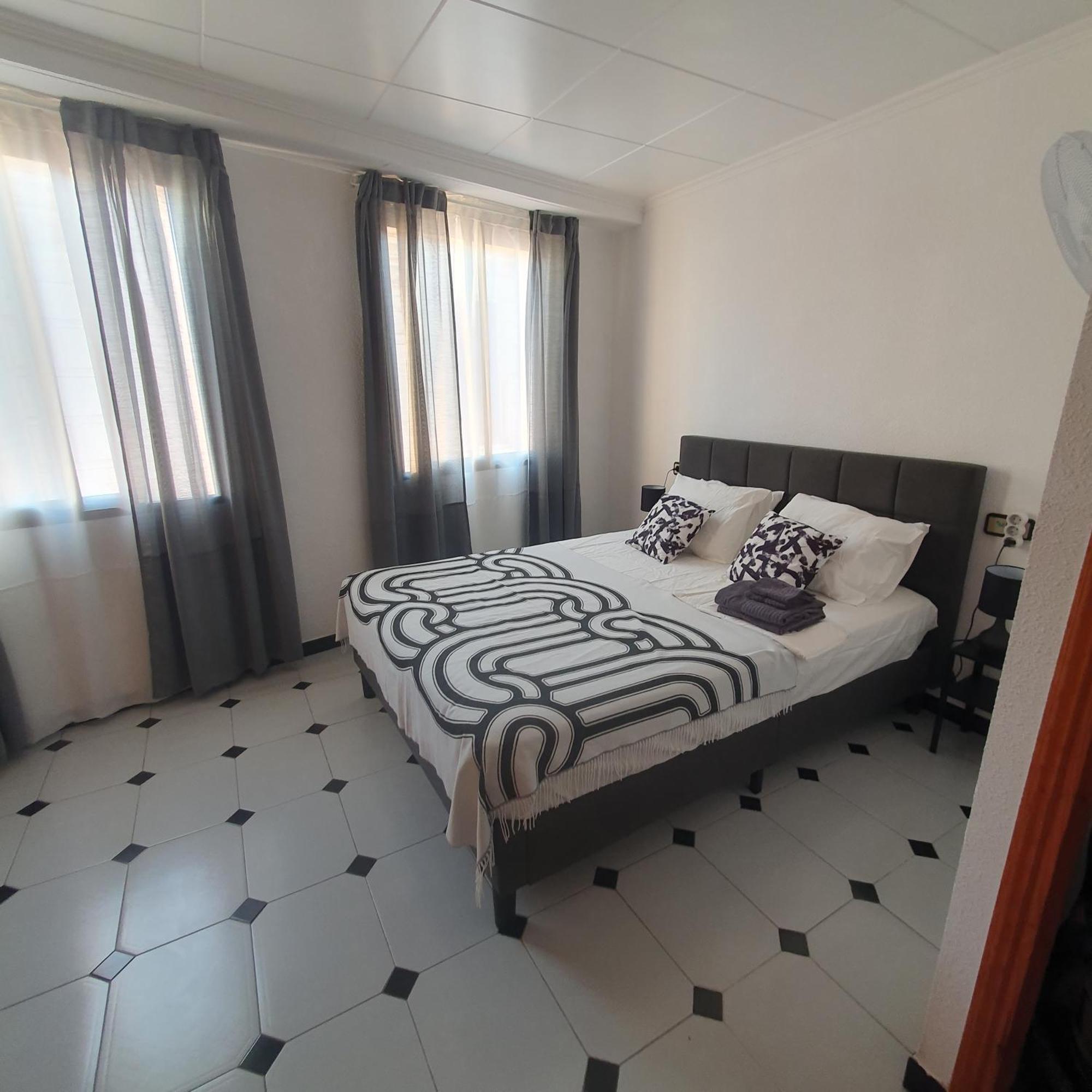 Spacious Home For A Large Group Or Family กูลเญรา ภายนอก รูปภาพ