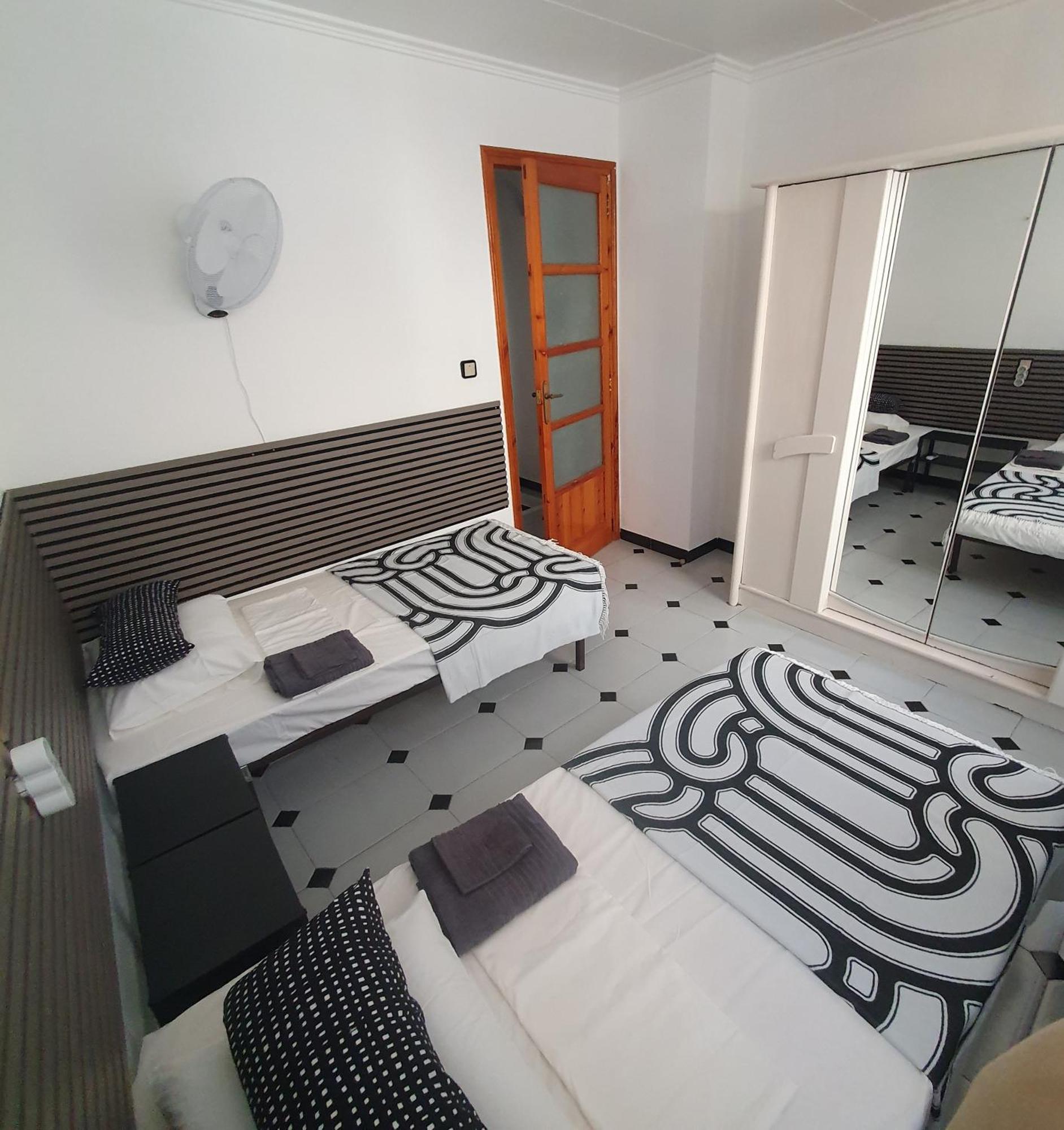 Spacious Home For A Large Group Or Family กูลเญรา ภายนอก รูปภาพ